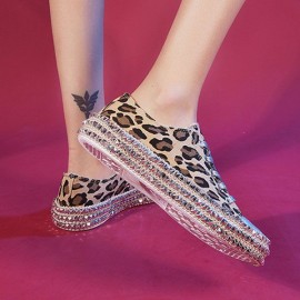 Plus Size Fashion Canvas Rivet Decoration Slip Resistant Flat Causal Shoes